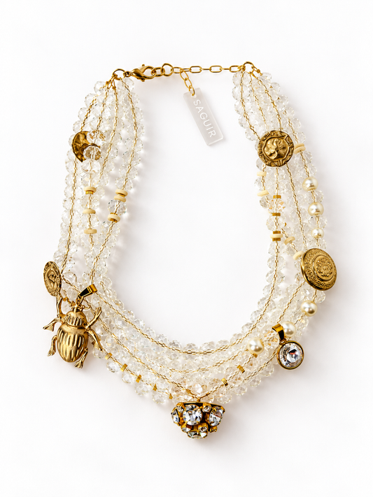 Rocío, collar cristal, perlas y oro SAGUIR, sobre fondo blanco